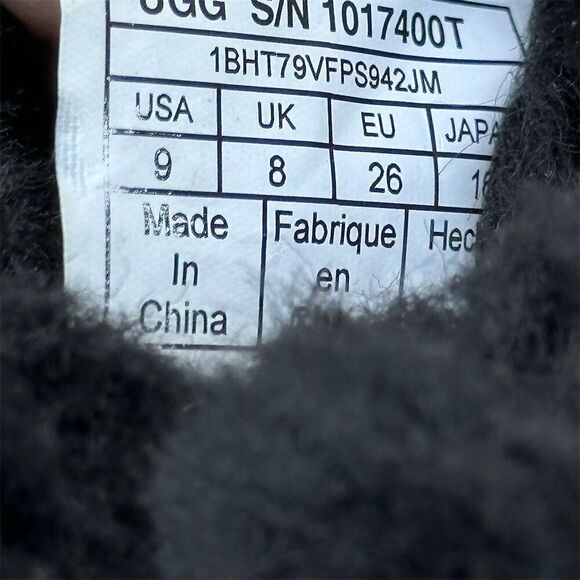 UGG Kids Classic Bailey Button II Black Ankle Boots Size 9 - Picture 9 of 9